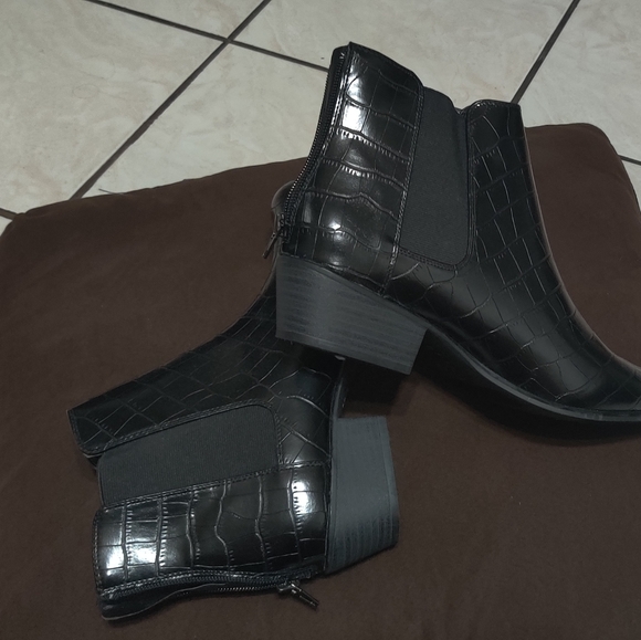 Shoes - Picture 3 of 3